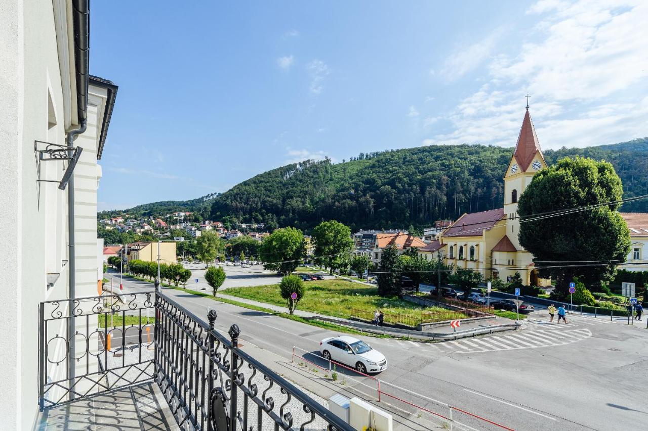 Trenčianske Teplice Apartmanovy Dom Grand - Contactless Check In מראה חיצוני תמונה